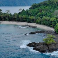 El Parque Nacional Natural Utría cuenta con uno de los accidentes geográficos más exuberantes y maravillosos de todo el Pacífico colombiano, aquí se pueden realizar actividades de careteo, buceo, nado en el mar, avistamiento de aves, avistamiento de ballenas y senderismo.