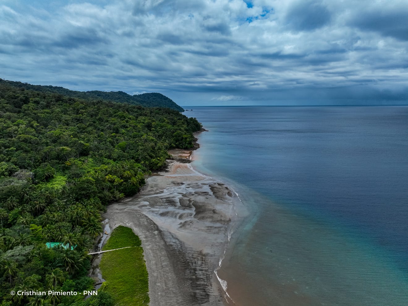 El Parque Nacional Natural Gorgona instala boyas para hacer más segura la estadía de los visitantes y turistas