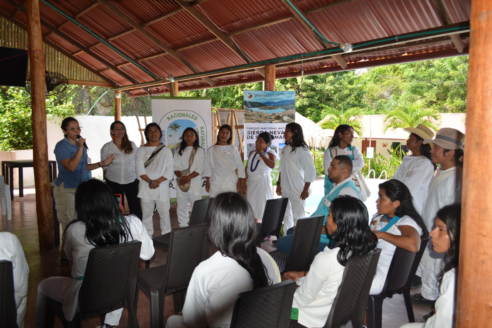 Parques Nacionales Naturales Sierra Nevada de Santa Marta, y Tayrona con instituciones educativas