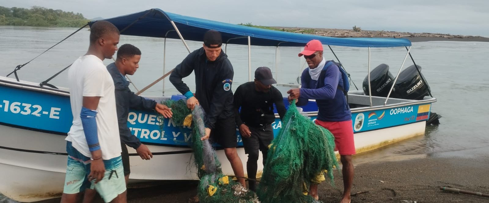 Exitosa liberación de ballena enmallada en el Parque Nacional Natural Utría gracias al esfuerzo conjunto de la comunidad y entidades locales Exitosa liberación de ballena enmallada en el Parque Nacional Natural Utría gracias al esfuerzo conjunto de la comunidad y entidades locales