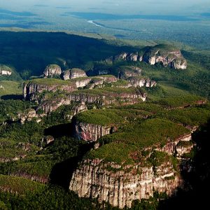 Parque Nacional Natural Serranía de Chiribiquete. Las actividades permitidas en estas áreas se clasifican en tres categorías: conservación y monitoreo, gobernanza indígena y gestión del conocimiento. Parque Nacional Natural Serranía de Chiribiquete. Las actividades permitidas en estas áreas se clasifican en tres categorías: conservación y monitoreo, gobernanza indígena y gestión del conocimiento.