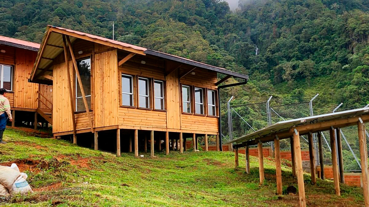 Nuevas cabañas en el PNN Farallones de Cali facilitan el relacionamiento comunitario para el beneficio de la conservación