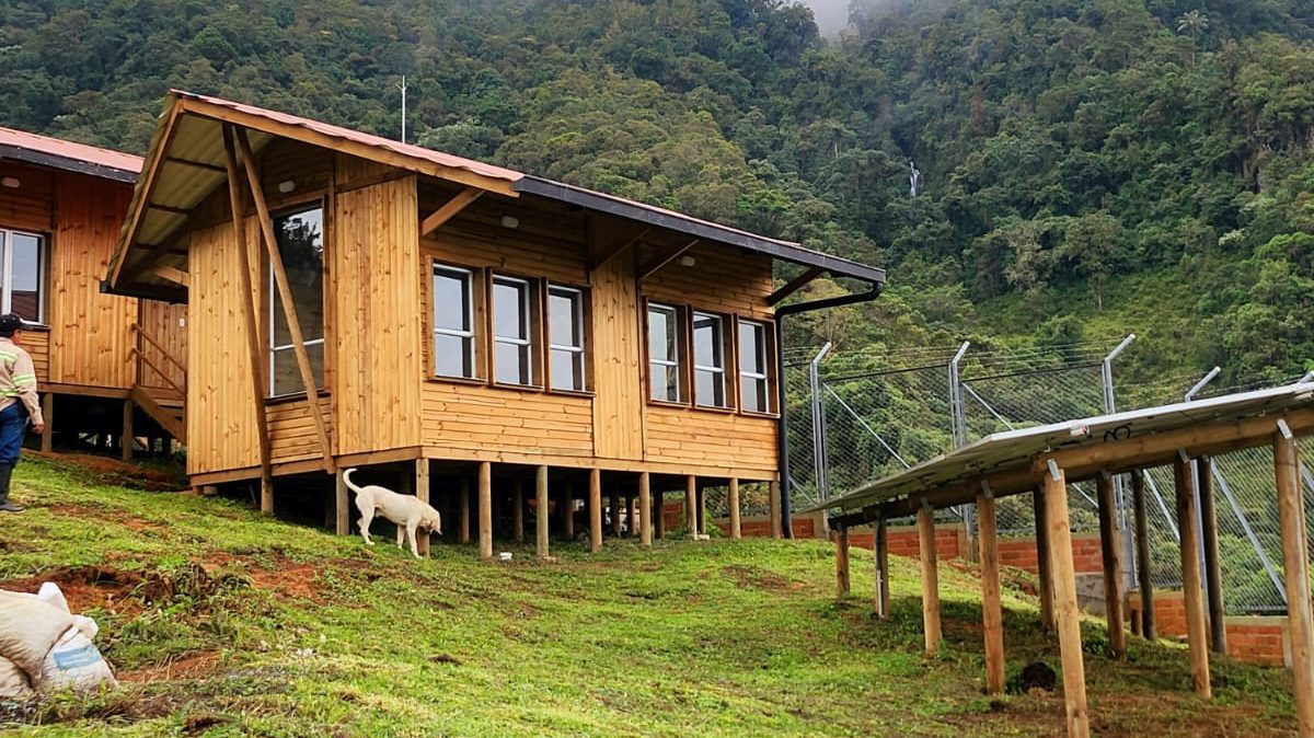 Nuevas cabañas en el PNN Farallones de Cali facilitan el relacionamiento comunitario para el beneficio de la conservación Nuevas cabañas en el PNN Farallones de Cali facilitan el relacionamiento comunitario para el beneficio de la conservación