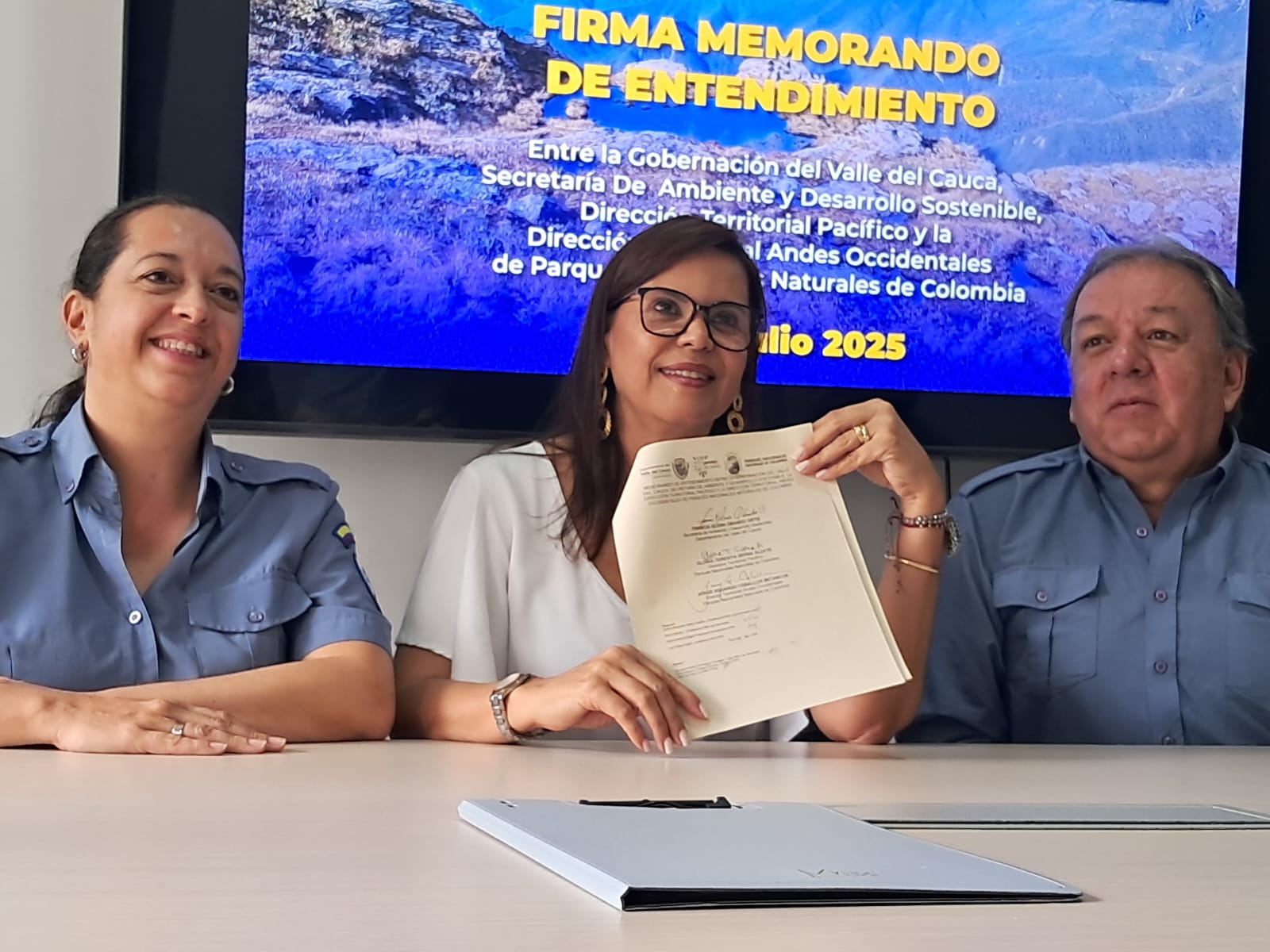 Parques Nacionales Naturales y Gobernación del Valle del Cauca firman alianza por la conservación del territorio Parques Nacionales Naturales y Gobernación del Valle del Cauca firman alianza por la conservación del territorio